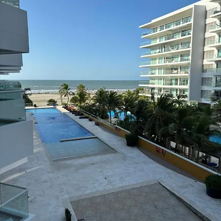 Beachfront Luxury Apartamento *
