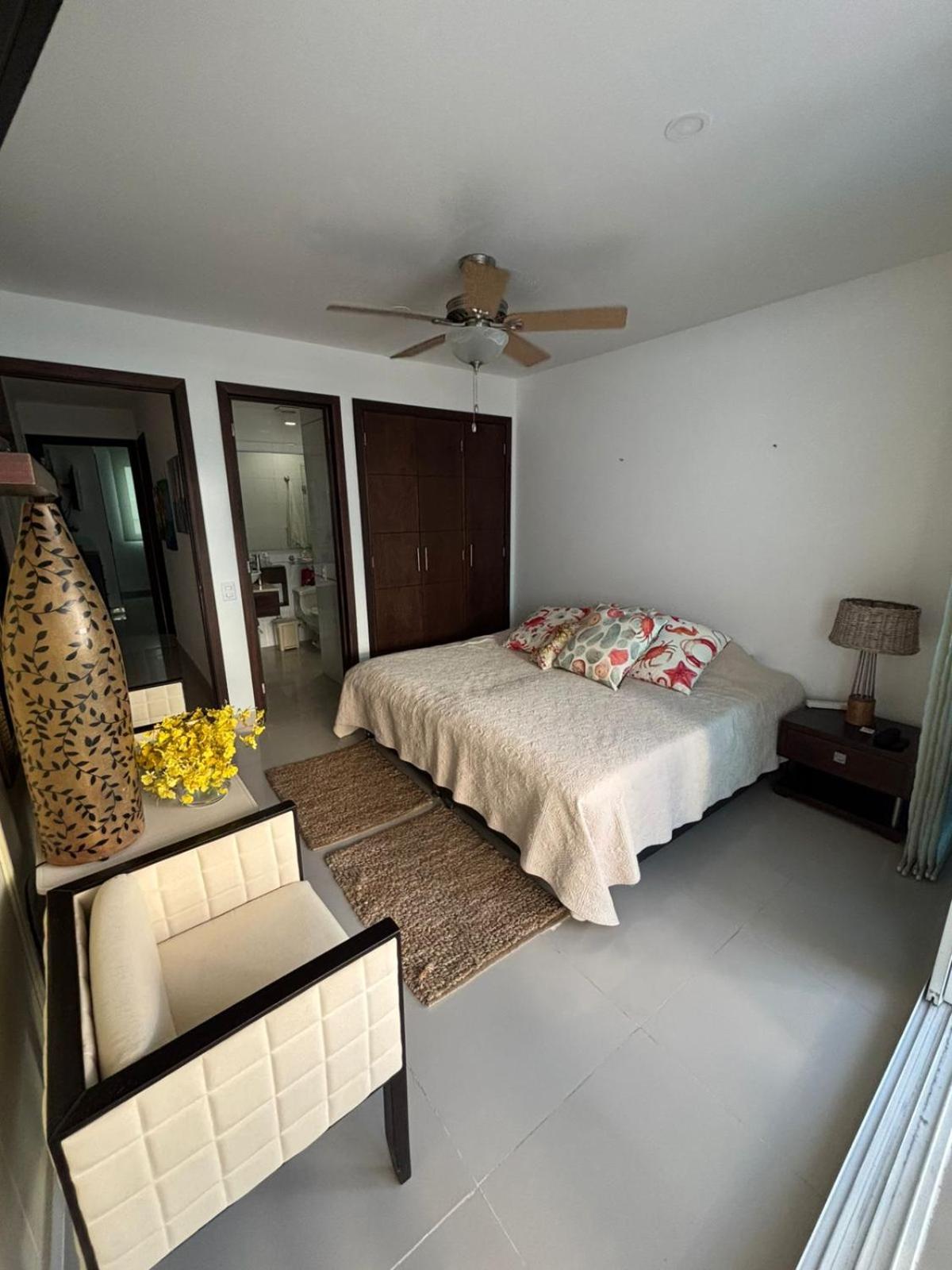 Beachfront Luxury Apartment *